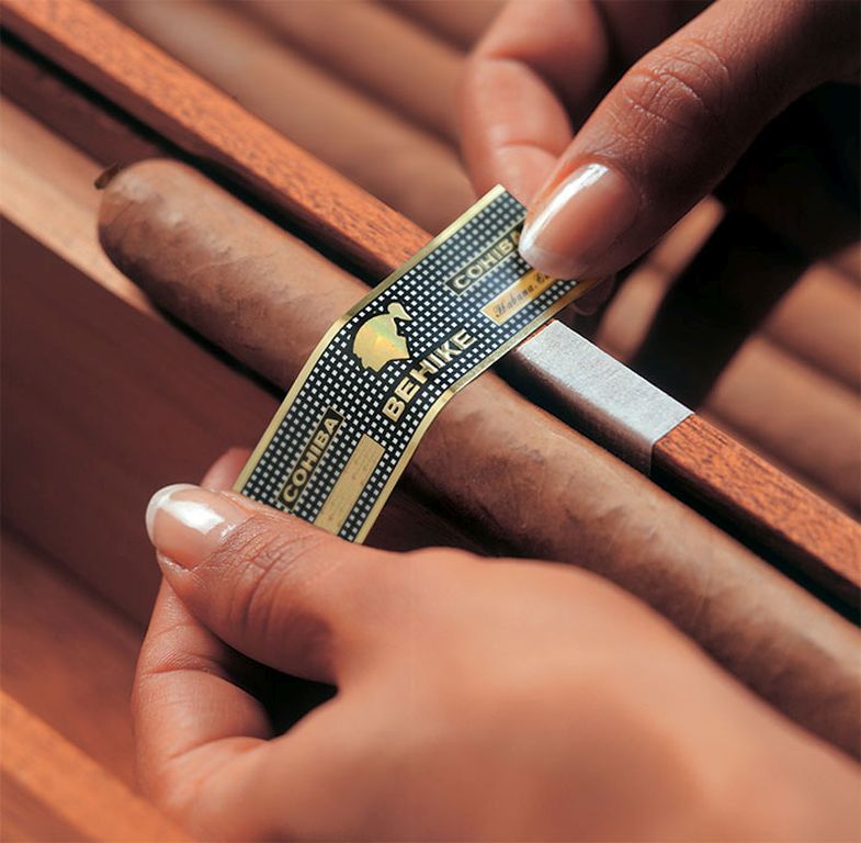 applying-cigar-bands-cohiba-atmosphere-kuala-lumpur